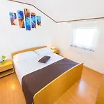 Apartments By The Sea Vrsi - Mulo, Zadar - 5951 Vrsi