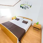Apartments By The Sea Vrsi - Mulo, Zadar - 5951 Apartman Vrsi