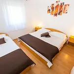 Lägenhet Apartments By The Sea Vrsi - Mulo, Zadar - 5951